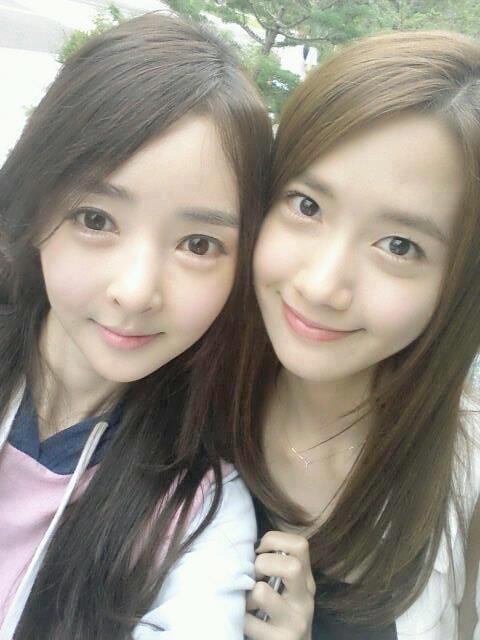 YoonaUpdates's tweet image. [PICTURE] Yoona selca with her friend ♥
