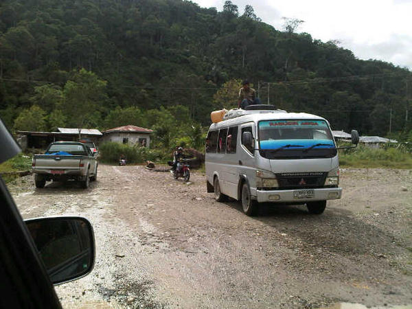 rajapost's tweet photo. Transportasi di Pedalaman Pining, Gayo Lues, Aceh. http://t.co/yN0BJ5iU