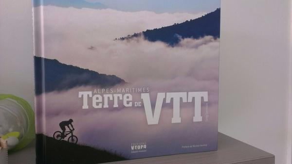 BarelliYoann's tweet photo. A book to get at home. Awesome!! http://t.co/MnEDAscB