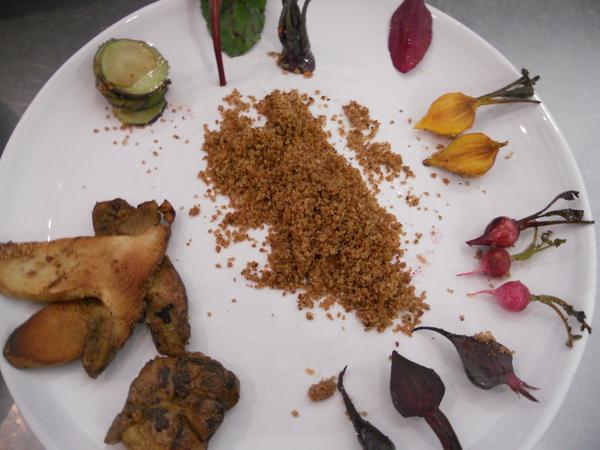 arno_janse's tweet photo. @Maisonestate, in progress, foie, cep, pangratatto, beet, kolrabi, garlic, fermented mushroom jus, @richardcarstens http://t.co/ipTlQVV1