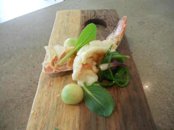 arno_janse's tweet photo. @Maisonestate, kreef, saffron pumpkin jus, avo, choy, red onion http://t.co/6TplWbhj