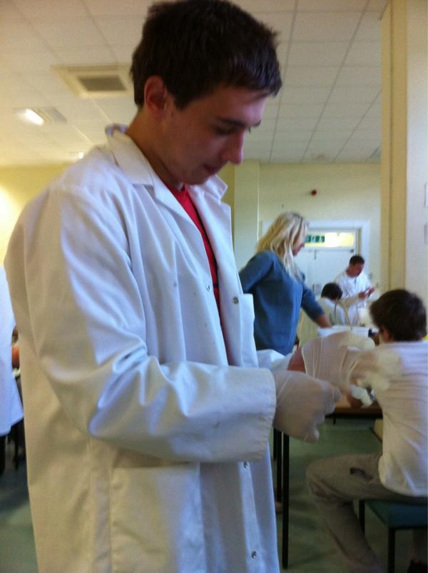 Nicky_Thomas3's tweet image. Dr @ben_thomas93 &quot;Just going to feel a small scratch&quot; #littleprick #bloodsampling