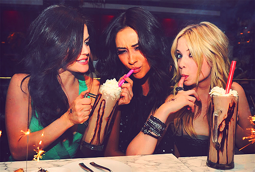 FallFever1's tweet image. PLL come's back in 8 days ☻♥♥