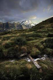 Ragazzi è arrivata la prima neve c'è un paesaggio meraviglioso con le cime innevate.......
