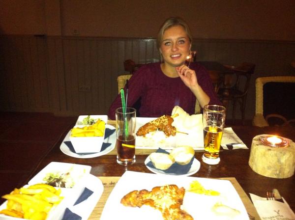 willemjonker's tweet photo. Lekker ff eten met ze twee http://t.co/5L2JIA6g