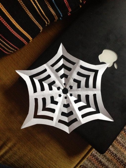 Paper spiderweb 🐜 http://t.co/1NznWuZq<a href="/tag/goodtimes"class="tags"><span>#goodtimes</span></a><a href="/tag/summer2013"class="tags"><span>#summer2013</span></a>