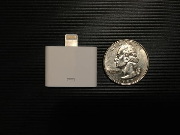 IFeelLikeTwit's tweet image. It's soooo tiny!! #iPhone5 #LightningAdapter