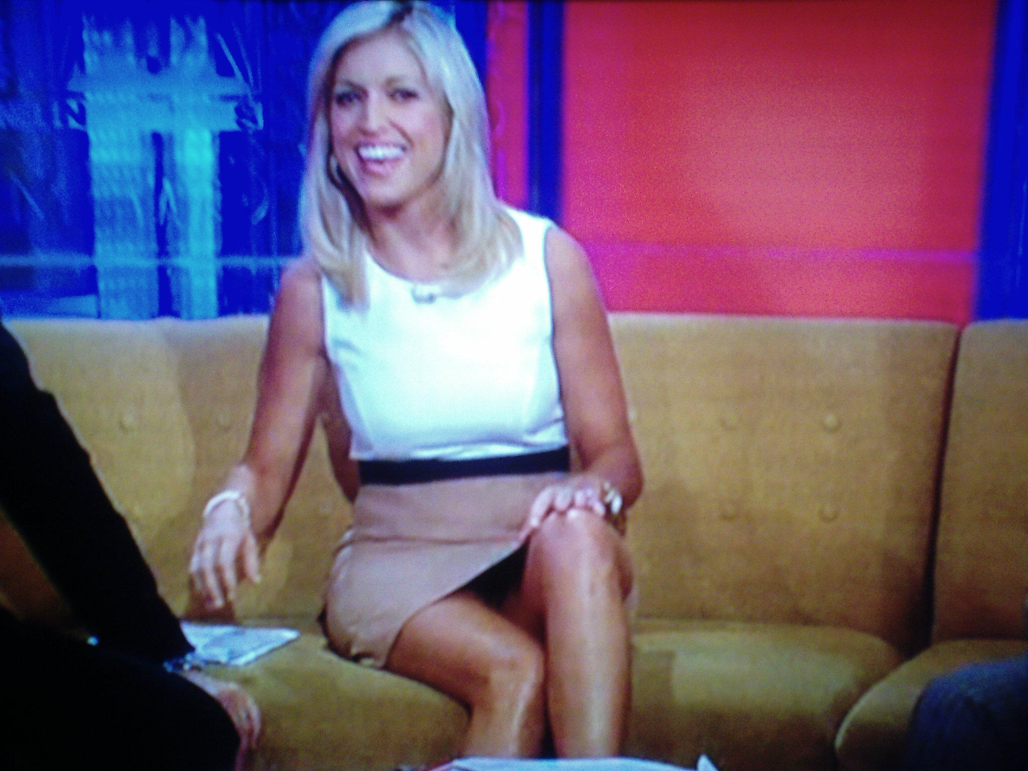 Johnny Roastbeef On Twitter Ainsley Earhardt Upskirt