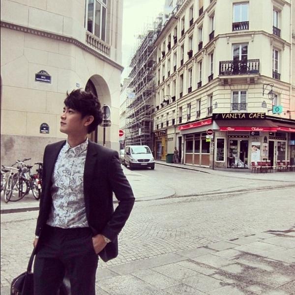 2M_gws's tweet photo. 파리. 친구를 만나러 간다. 나보다 잘 생긴. 질투 http://t.co/HlINrIBn