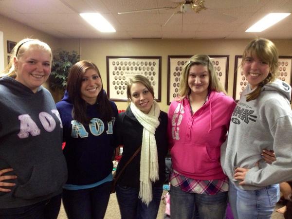 muhhreeuhhh's tweet image. us old kids #fall2010 @Duh_Vee_Nuh @meganquimby @leannekienast @asheeesha