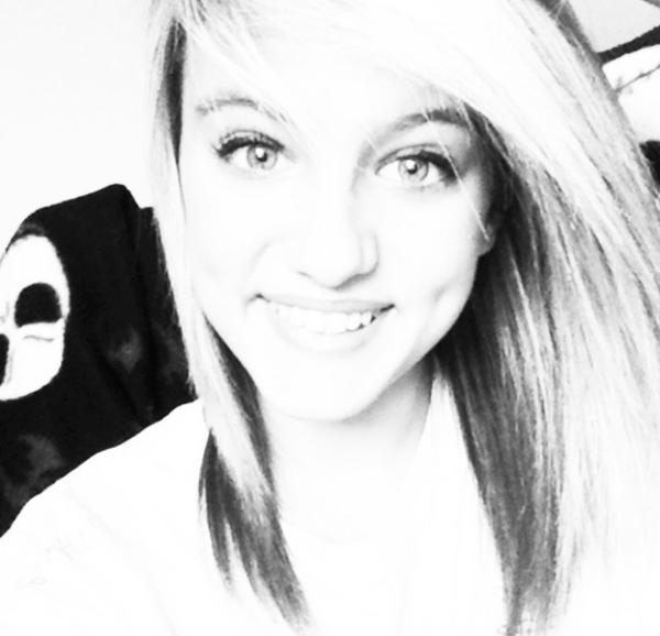 KaylynNewman's tweet photo. "I like our little secret :)" 
Yeah. No you didn't. You just played me. Like every other guy has always done. http://t.co/6XIiT6ng
