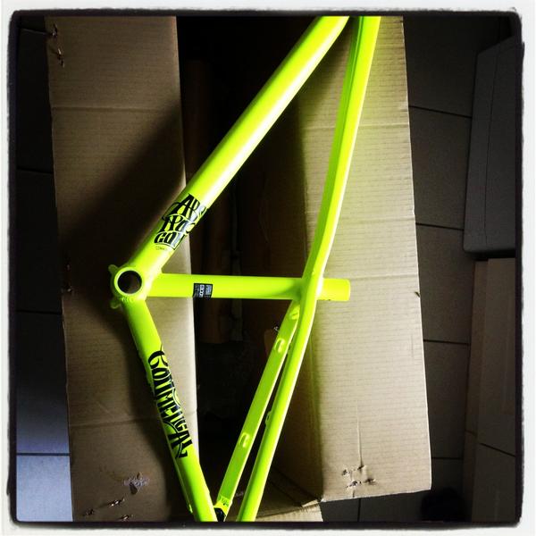 thompson_racing's tweet photo. Fresh in to @thompson_racing Commencal Absolute ready for the new season #4xforever http://t.co/LDU7MWTS