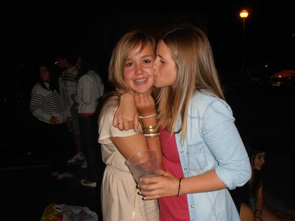 Andreabqn's tweet photo. Hoy se nos hace mayor @Ayeleeen27 espero que les disfrute muchísimo que se lo merece, Muchas felicidades! :D Un besazo♥ http://t.co/YArexuVu