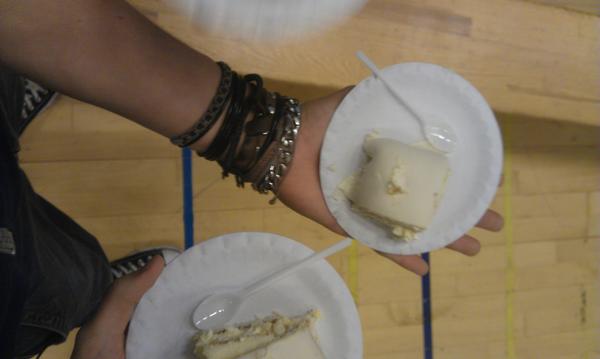 RATE_Official's tweet photo. Mmm, cake in school, not bad ;)
/D.Sx http://t.co/7QCMJ5zr