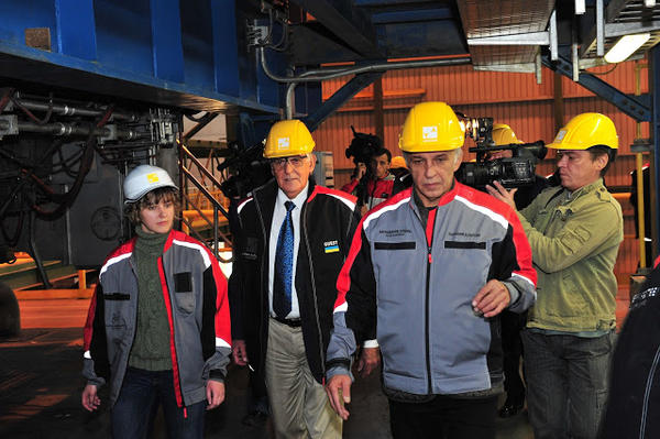 InterpipeSteel's tweet photo. «ИНТЕРПАЙП СТАЛЬ – самый современный комплекс из тех, что я когда-либо видел», - делится впечатлени��ми Дан Шехтман. http://t.co/GXB9iWOq