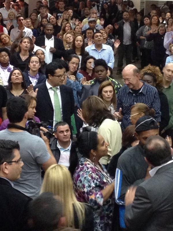 bispasonia's tweet photo. Grande Mover de Deus ontem na #RenascerMoema http://t.co/Jf8Y2Kt8