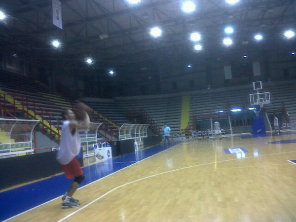 MarcoCalise's tweet photo. Sessione di tiro a fine allenamento per Denis http://t.co/W1afgTHC