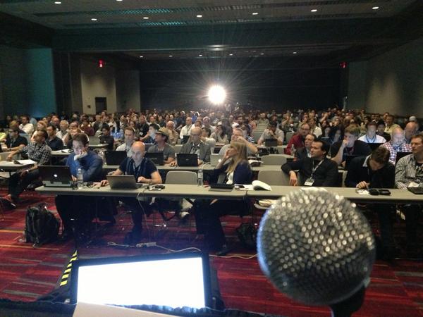 cshel's tweet image. Huge crowd in the "Social Signals that Influence Search" session in Salon A #pubcon