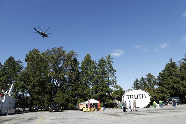 nowthisimpact's tweet photo. The President's helicopter gliding through the sky above @The_Truth_Booth #UnitedStatesofAmerica #truth http://t.co/FvTgvtu0