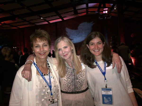 successmagazine's tweet photo. Editors @LisaatSUCCESS & @SusanatSUCCESS with @Symmetrymag editor @grimkat at Twitter HQ for the #MPAAMC conference. http://t.co/1GhaHEDM