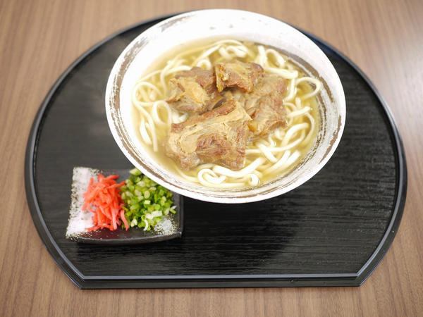 yanbarub's tweet photo. 本日10/17は"沖縄そばの日"（先着50名様へのプレゼント）フードコートで沖縄そばをご注文のお客様、先着50名様にミニ黒糖プレゼントいたします。ぜひぜひご来店ください♪^^ http://t.co/XUjt3VXa