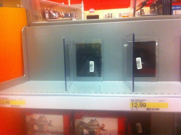 madsxy1's tweet photo. @Silentbx sold out at target. Make sho she sees that! People coming up2 customer service askN, any in the back love it http://t.co/M0aGnqm2