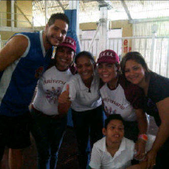 Nahiper's tweet photo. Las Familia IEEBA con un bravo!!! Arriba Bravos de Portuguesa posicionados como primeros!!! Apoyemos nuestro equipo! http://t.co/8diuiRp4