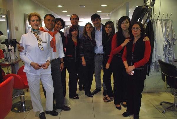 vittorialcalde's tweet photo. Foto con emprendedoras de peluquería de Mariela Bastías durante visita de Franco Parisi @Fr_parisi @aundurragav http://t.co/aW0kVamC