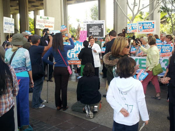 HungerActionLA's tweet image. Angelenos rally to urge city's endorsement of #Prop37