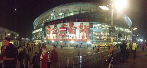 landermardo's tweet photo. Arsenal VS Schalke 04 http://t.co/KdToZlri