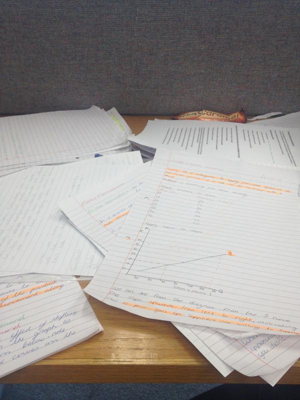 NiamhMcGinn's tweet image. Notes .. Notes everywhere 😱 #MicroAndMacro