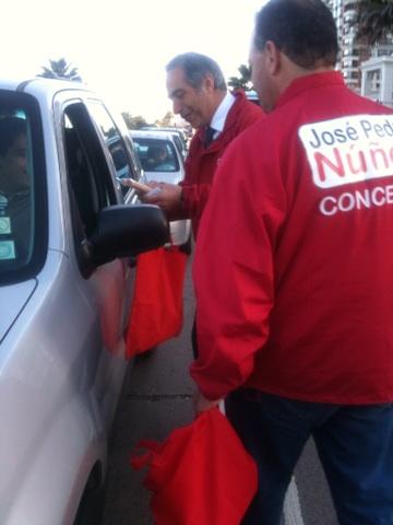 Senador <a href="/chahuan/">Francisco Chahuán</a> respaldando mi campaña de concejal de Viña en semáforo de 15 norte... Gracias Francisco !!!