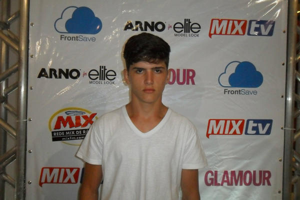 tonxavier's tweet photo. Nosso model Gabriel Perin na final do EML/12 - dia 30/10 ele representa o ES nesse mega concurso. http://t.co/iyd5syCt