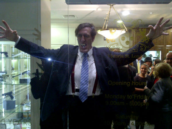 tails81's tweet photo. Look who I bumped into on the way home from work...pre-sky fall bond fever hits London #jaws http://t.co/8fMAUb2l