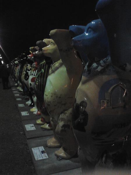 argonsa1's tweet image. Wrong pic !:-). Here s the good one about the Berlin bears in Paris !