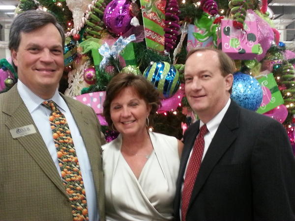 Andy Weil of River Bank Trust, sponsor of #holidaymarket &amp; Charlene Holtsford, sustsiner adviser for HM, w/ her husband