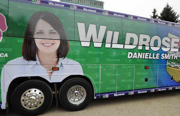 ReallyBadDesign's tweet image. be aware of your design surroundings. although maybe the design was intentional.. #baddesign #bus #boobs #funny