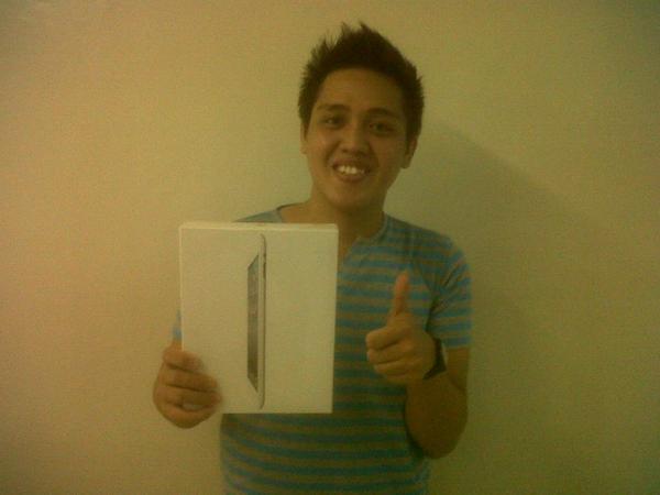 enjoyGLOBE's tweet photo. Look who just got a new iPad! It's @damnboyRN, our #GOUNLI winner! Stay tuned for more surprises from Globe, guys! ;) http://t.co/IABOnmOf