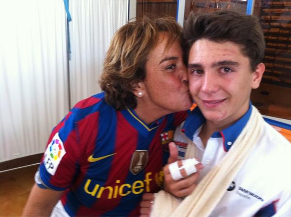 PacaLobato's tweet photo. con mi Chico @AlbertArenas11 que si hay que ponerse la camiseta del barsa para verle sonreír...se hace! http://t.co/oM2wUIGT