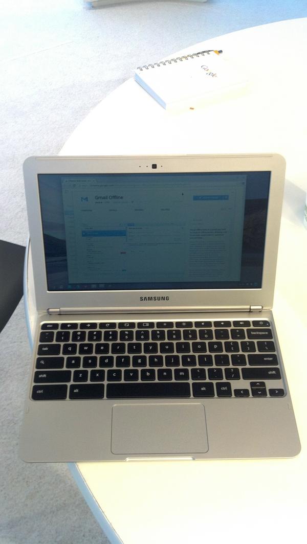ChaotiKhan's tweet image. Macbook Air or Samsung Chromebook?!?! I can’t tell! #lazydesign