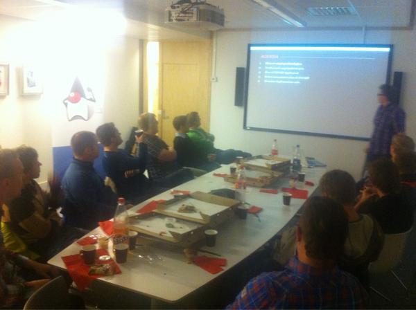 mikkelbd's tweet image. #javaBin møte med Pål Thomassen hos #BEKK. Nå også med rollup