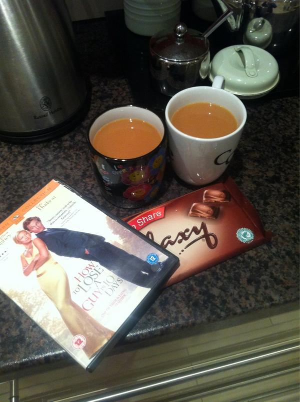 AshMcDonagh's tweet photo. @Niamh_McDonagh Tea, galaxy &amp; how to lose a guy in 10 days #girlynightin http://t.co/EFMRGjcR