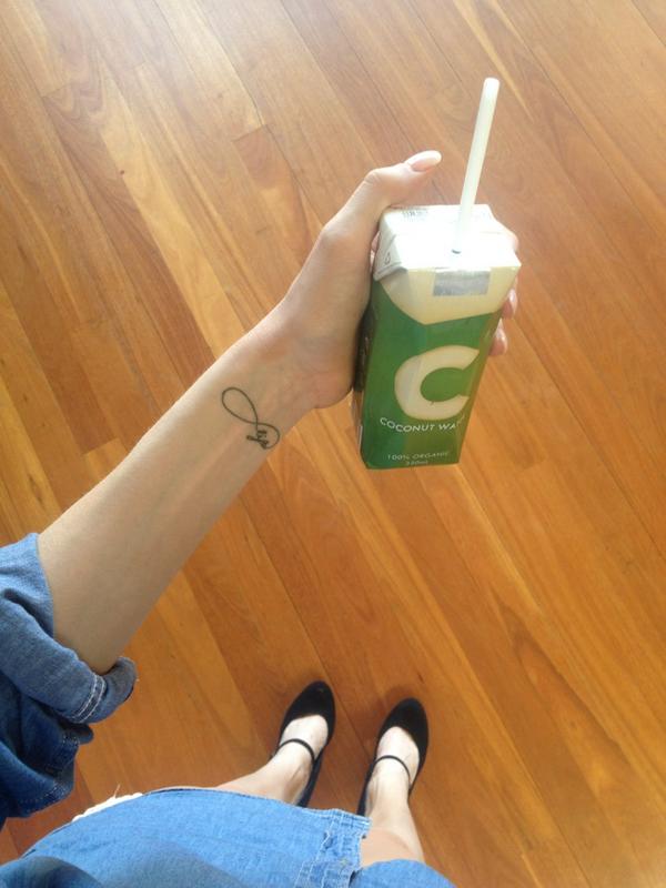 briden_STARR's tweet photo. Loving my @ccoconutwater! Thanks guys! Can't get enough!! So refreshing! http://t.co/zhYRzuPk