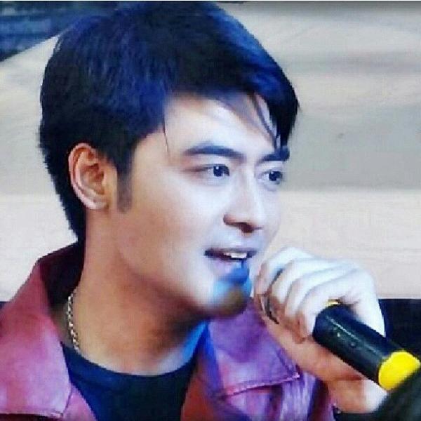 TleTanapol's tweet photo. สวัสดีเช้าวันศุกร์!
ขอให้ทุกคนมีแต่ความสุขครับ :) http://t.co/XFmGbDxm