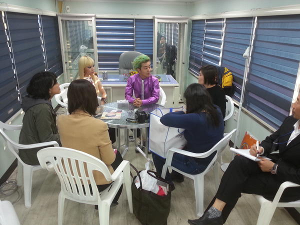 일본 산케이 신문과의 인터뷰!!
더치어스 일본에서도 많은사랑받기를!