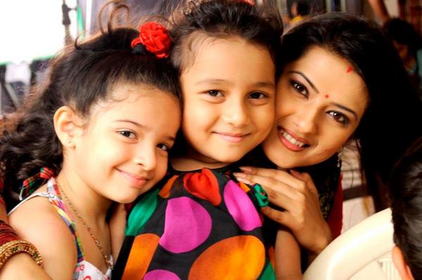 Kratika Sengar With Small Kids | Veethi