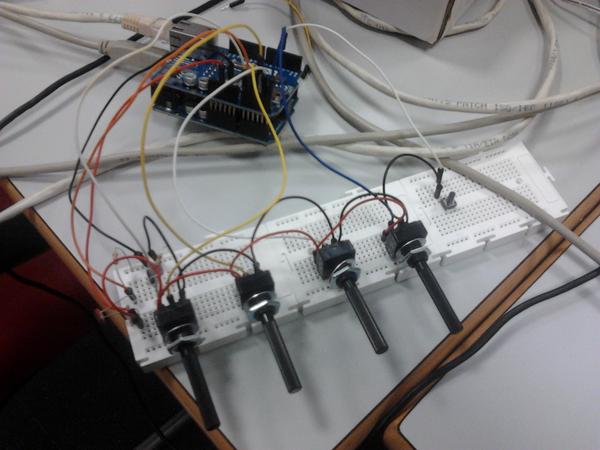 ArduinoUPV's tweet image. Preparando sesiones para el taller de arduino.... @IEEEsbUPV