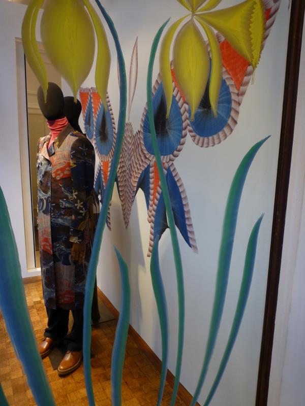 DriesVanNoten's tweet photo. Things are coming along nicely on day 2 of our live mural at the #modepaleis #antwerp. http://t.co/PzTs4TkQ http://t.co/9tsIYzs5