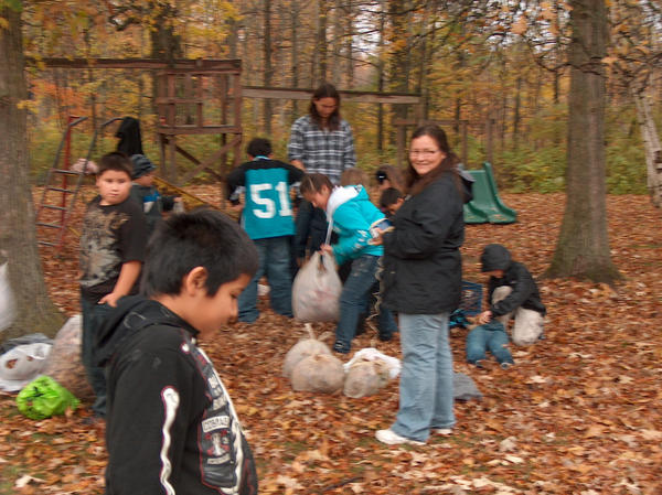 ohentoniieteAFS's tweet image. Scare Crow building today! #AkwesasneFreedomSchool #MohawkLanguage