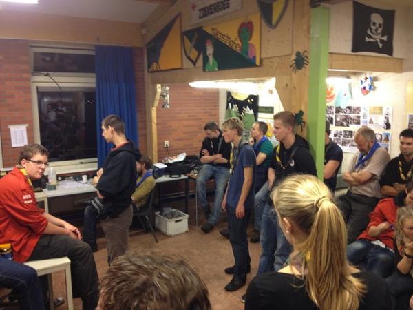 jorimvdboon's tweet photo. Luisteren naar de openingsuitzending van de #jota #joti 2012 bij Scouting Mensinghe Roden http://t.co/keVZTp13